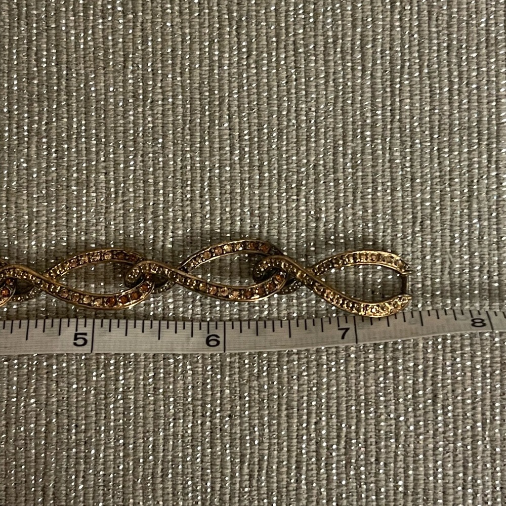 Elegant Gold Women's Bracelet - Picture 6 of 9